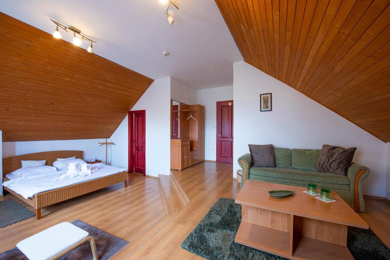 Penzion Familia Hotell Poprad Exteriör bild