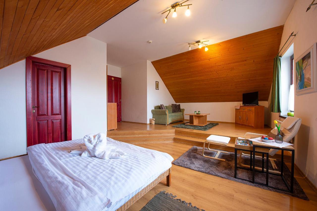 Penzion Familia Hotell Poprad Exteriör bild