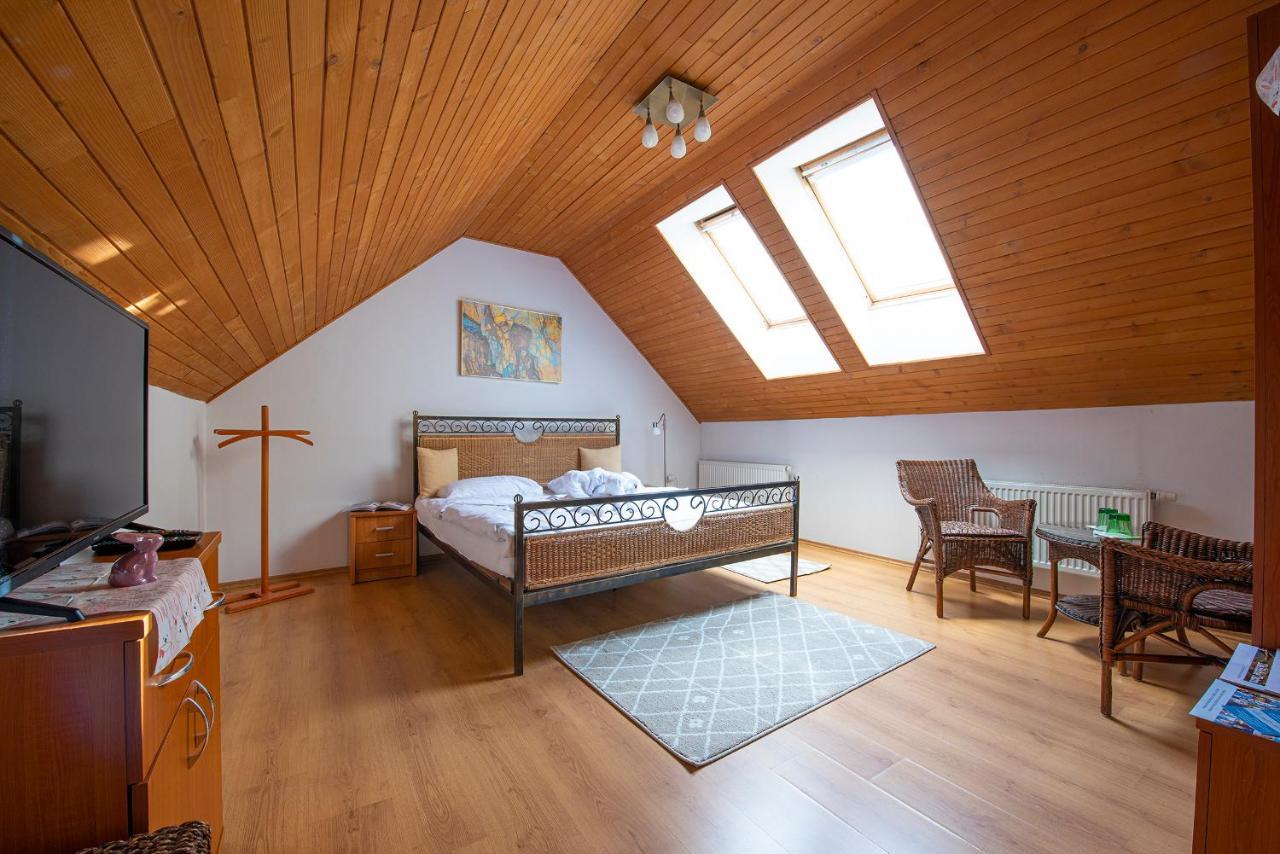Penzion Familia Hotell Poprad Exteriör bild