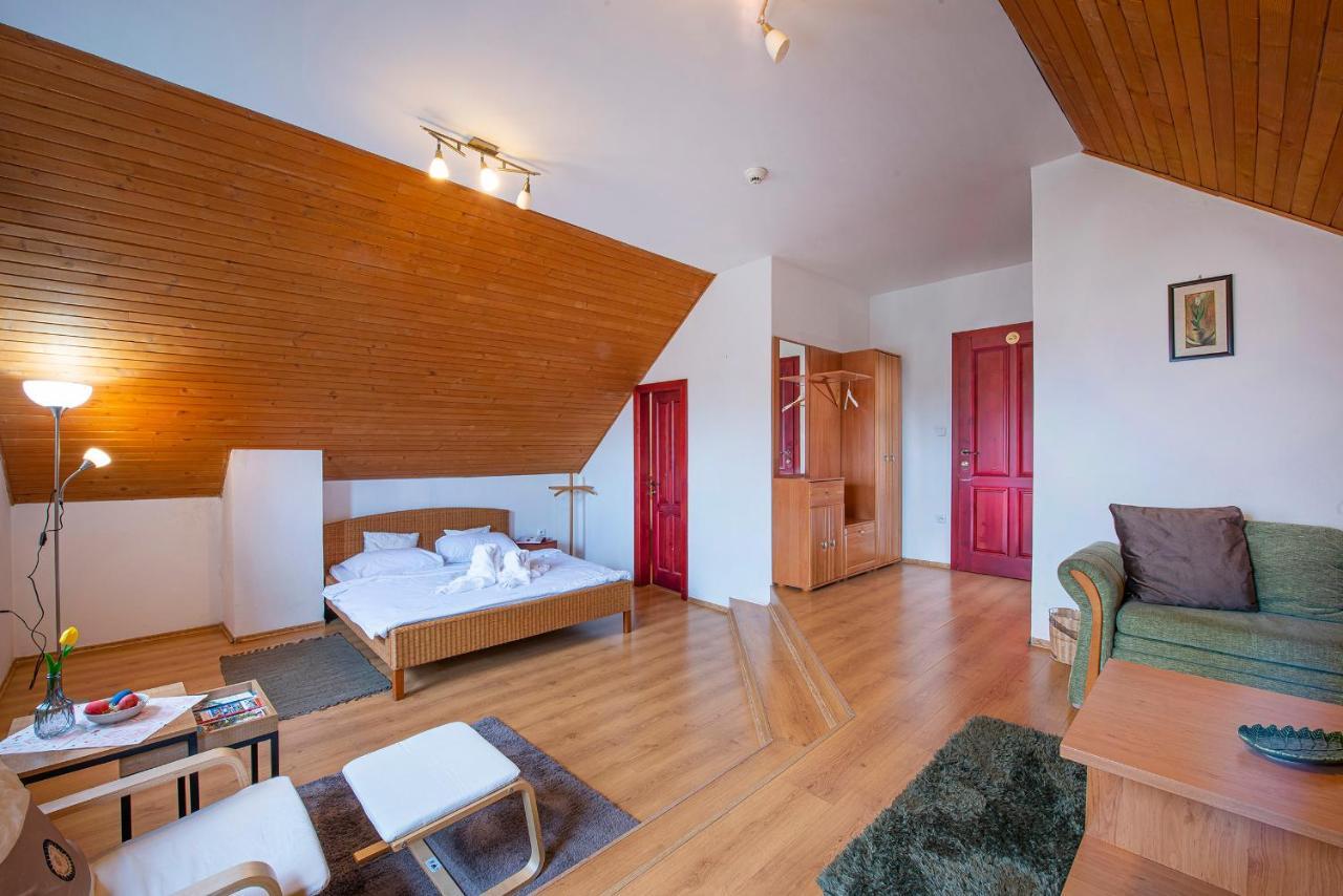Penzion Familia Hotell Poprad Exteriör bild