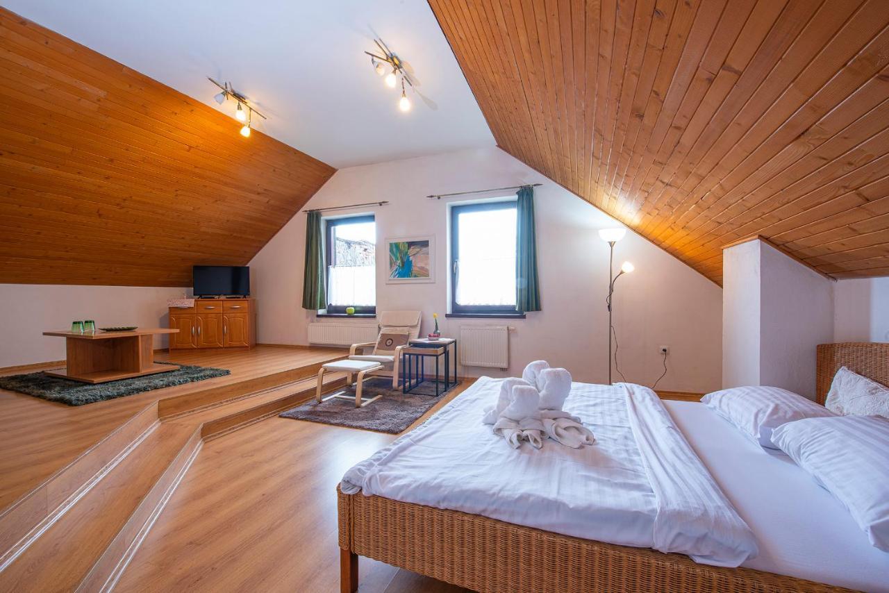Penzion Familia Hotell Poprad Exteriör bild