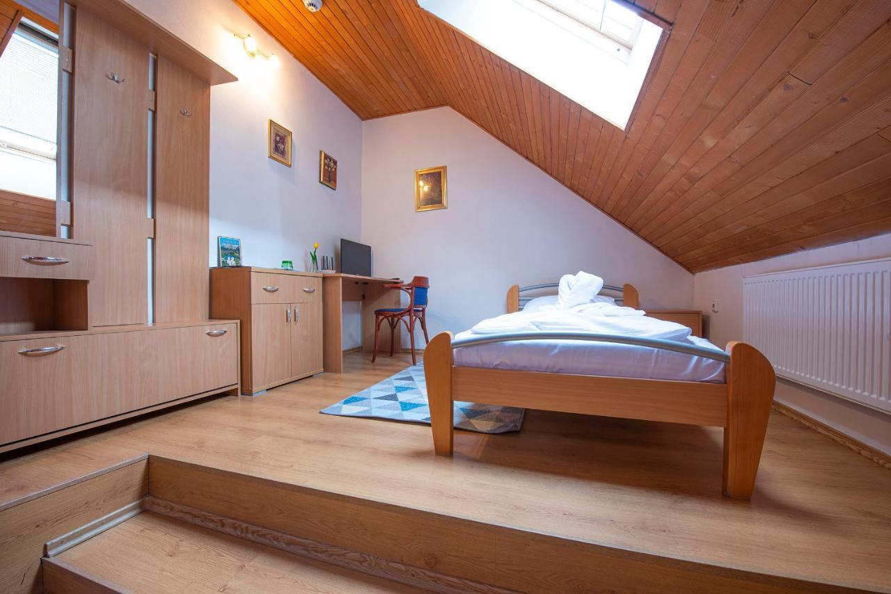 Penzion Familia Hotell Poprad Exteriör bild