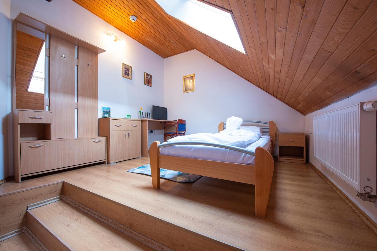 Penzion Familia Hotell Poprad Exteriör bild