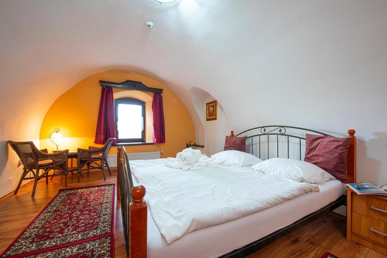 Penzion Familia Hotell Poprad Exteriör bild