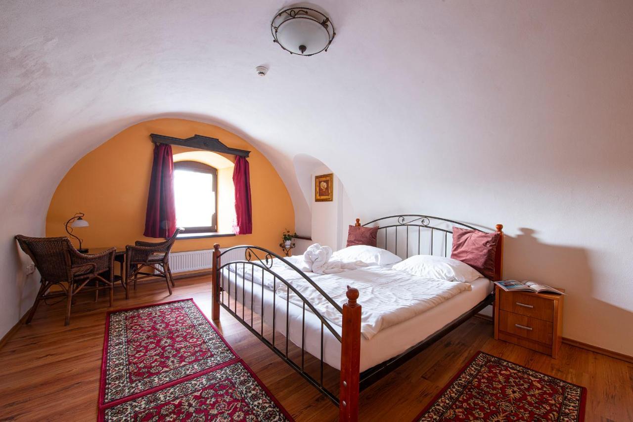 Penzion Familia Hotell Poprad Exteriör bild
