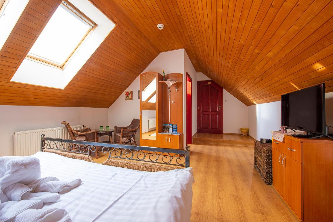 Penzion Familia Hotell Poprad Exteriör bild