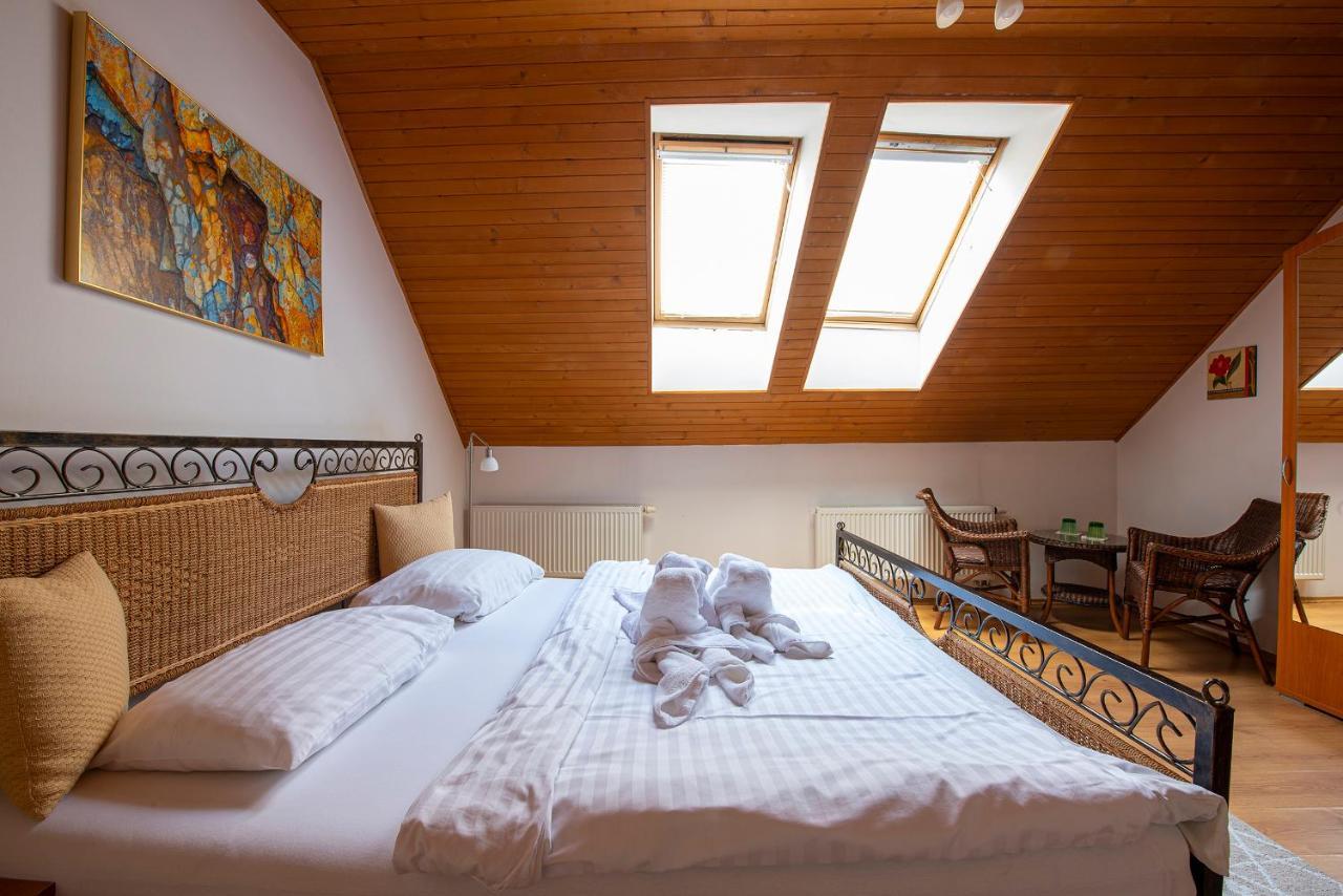 Penzion Familia Hotell Poprad Exteriör bild