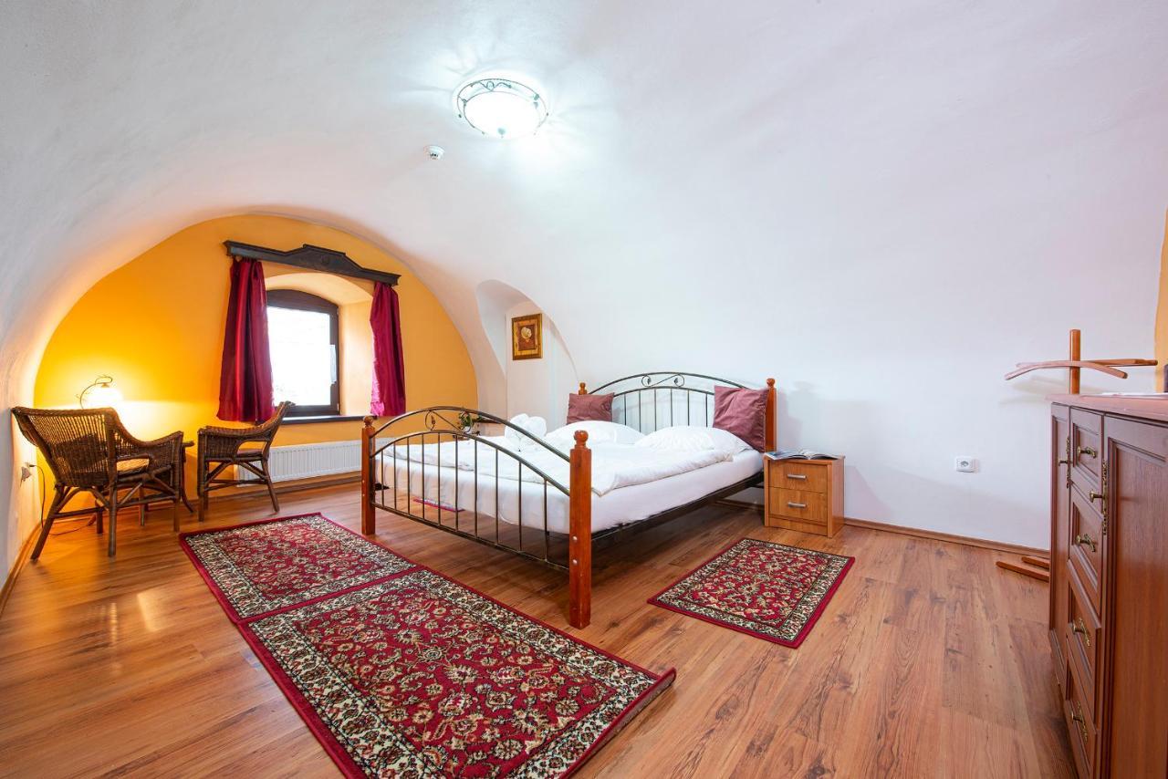 Penzion Familia Hotell Poprad Exteriör bild