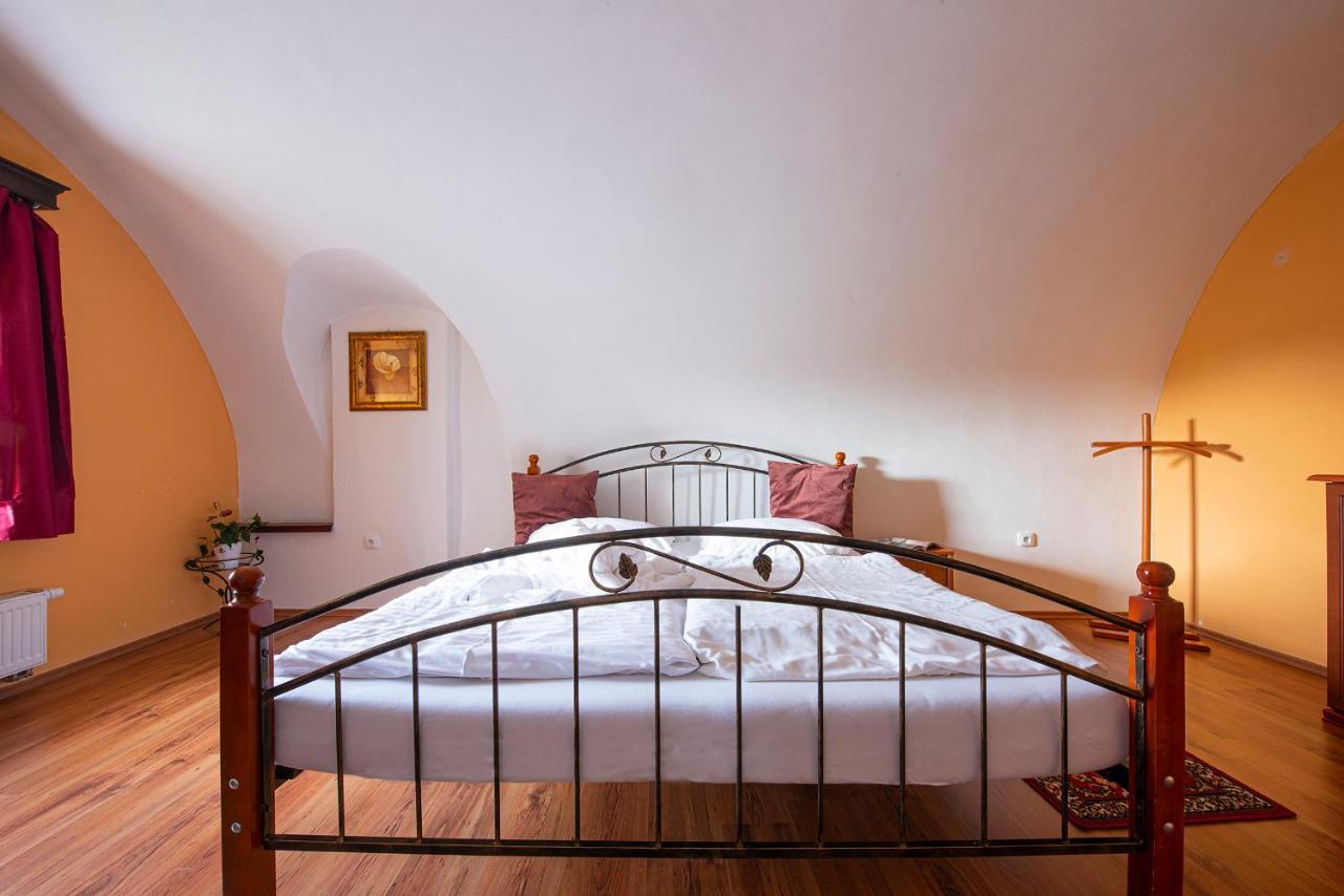 Penzion Familia Hotell Poprad Exteriör bild