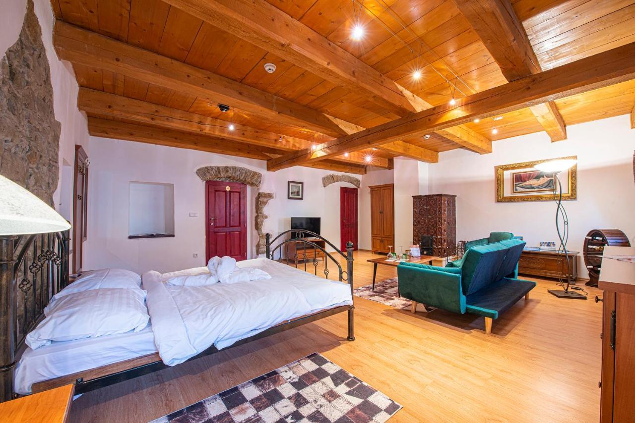 Penzion Familia Hotell Poprad Exteriör bild
