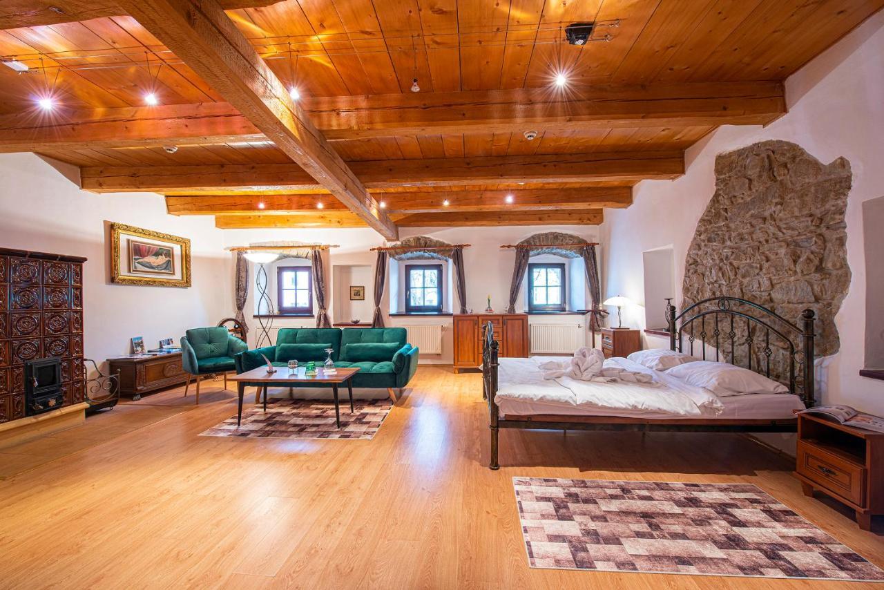 Penzion Familia Hotell Poprad Exteriör bild